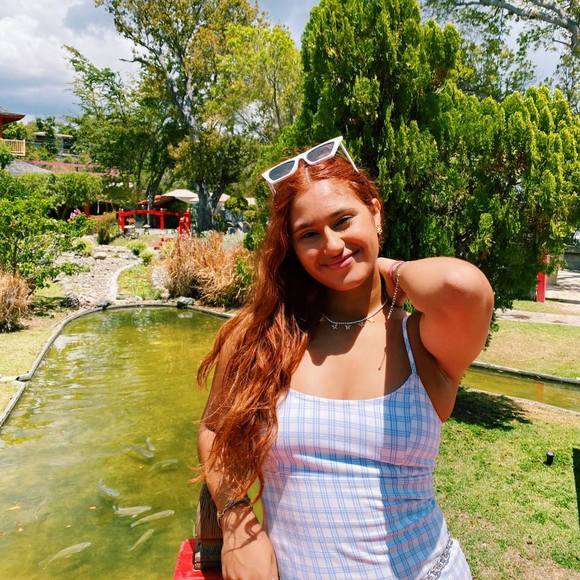 Meet your Posher, Adriana - Picture 1 of 1